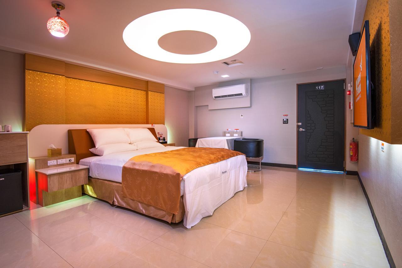 M Garden Business Hotel Tainan Luaran gambar